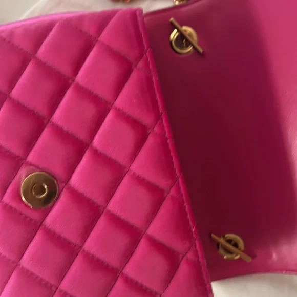 Versace NWOT Hot Pink Velvet MEDUSA Clutch crossbody Handbag 7”x5” with dust bag - Picture 7 of 11